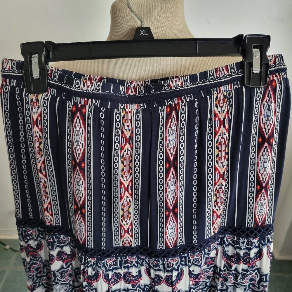 Solitaire Navy & White Patterned maxi skirt (Size: Large)